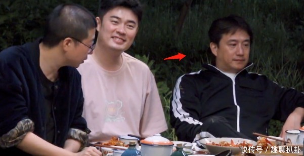 飞行嘉宾|《向往5》问题尖锐!常驻嘉宾互比沉默,何炅开始怼飞行嘉宾