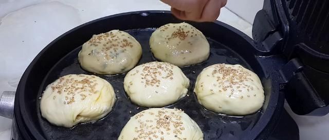 学会|以后面粉就这样做,撒1把葱花,比鸡蛋饼还好吃,学会自己当老板