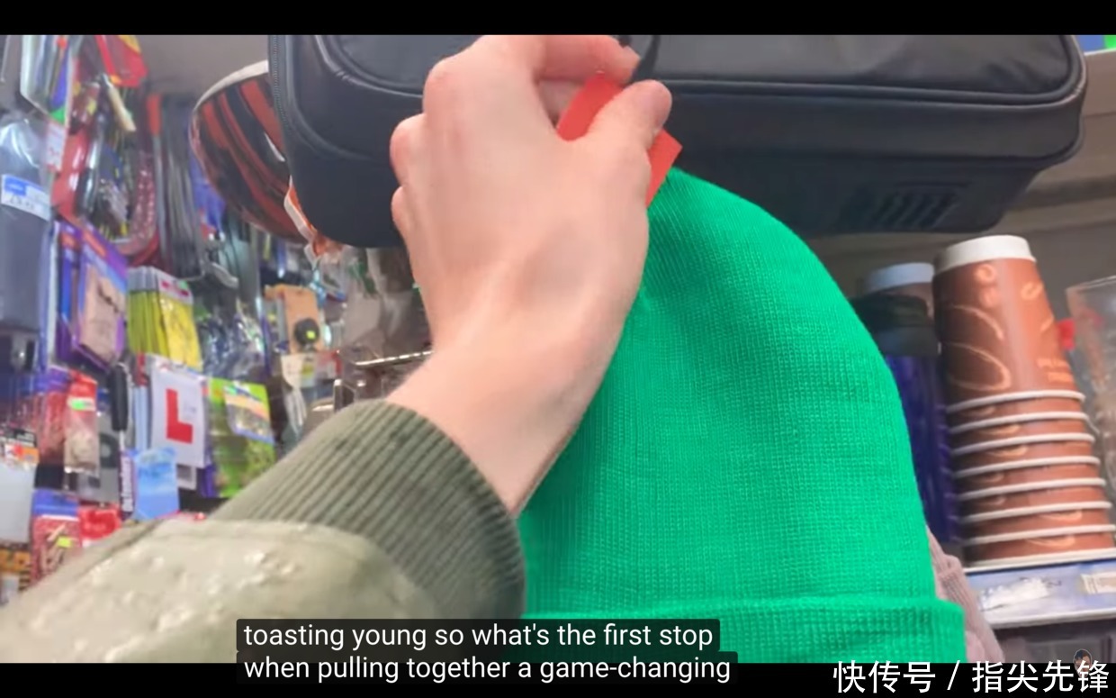 100块把土鳖宅男变鲜肉超模，英国俩沙雕小哥把时尚圈玩坏了