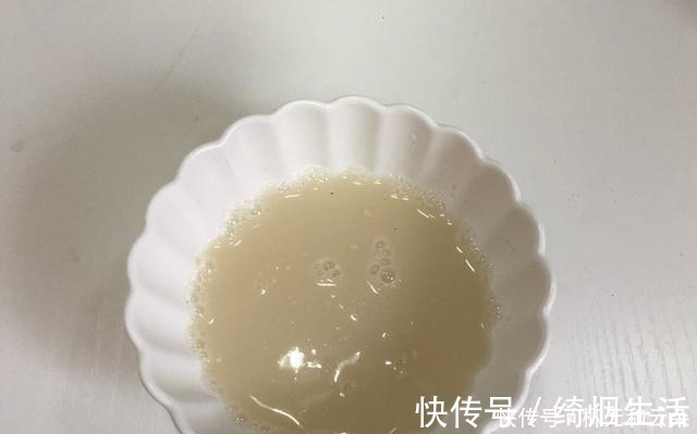 蒸馒头，别只加酵母！学会加“2白”，馒头凉了也不硬，又白又香