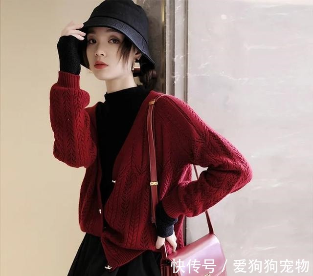 奶奶衫+烟管裤 悦穿搭“奶奶衫+烟管裤”,时髦显瘦还减龄!