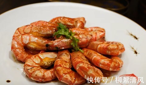 传统鲁菜油焖大虾怎么做,色泽鲜亮做法简单,美味又营养!