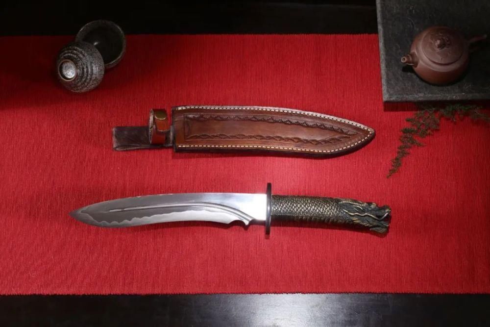 刀身!五枚夹钢锻造出的精品短刀——寒光凛凛的卧龙刀