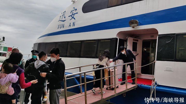 台湾旅客今起可搭乘“小三通”往返，厦门台商协会欢送台胞返乡