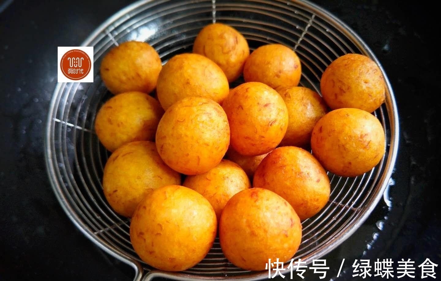 丸子|南瓜不要煮粥喝了，教你个新吃法，做出来比鸡米花都好吃！