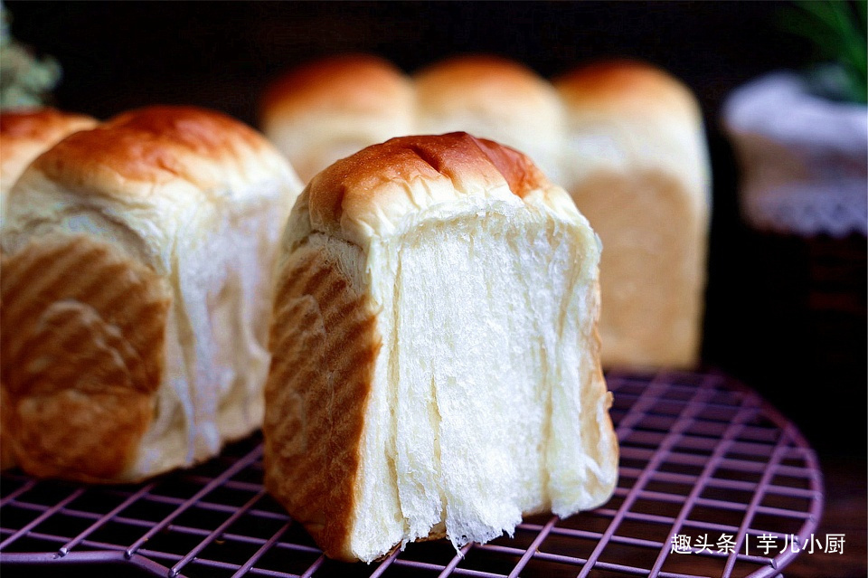 面包界的舒芙蕾—日式生吐司，做法简单，极致绵软，撕着吃最过瘾
