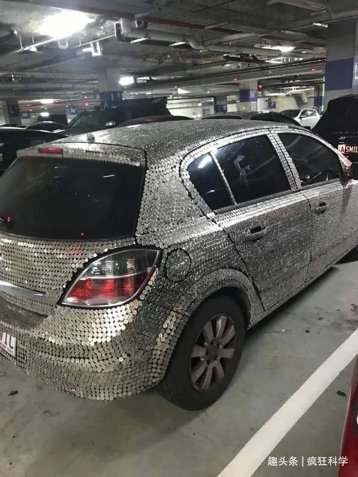 高跟鞋&一组脑洞大开的奇葩设计,最后那只尺寸巨大的袜子是给谁穿的