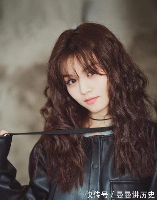 脸型|女人过了48岁,尽量避开这3种发型,尤其是第2种,显老又土气