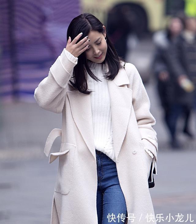 休闲裤 白色针织衫搭配休闲裤,很有立体感,简约剪裁舒适的感觉