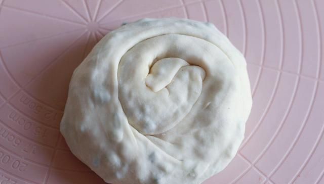 食用油|葱油饼这样做特别好吃，不加酵母粉，分分钟出锅，香酥脆没