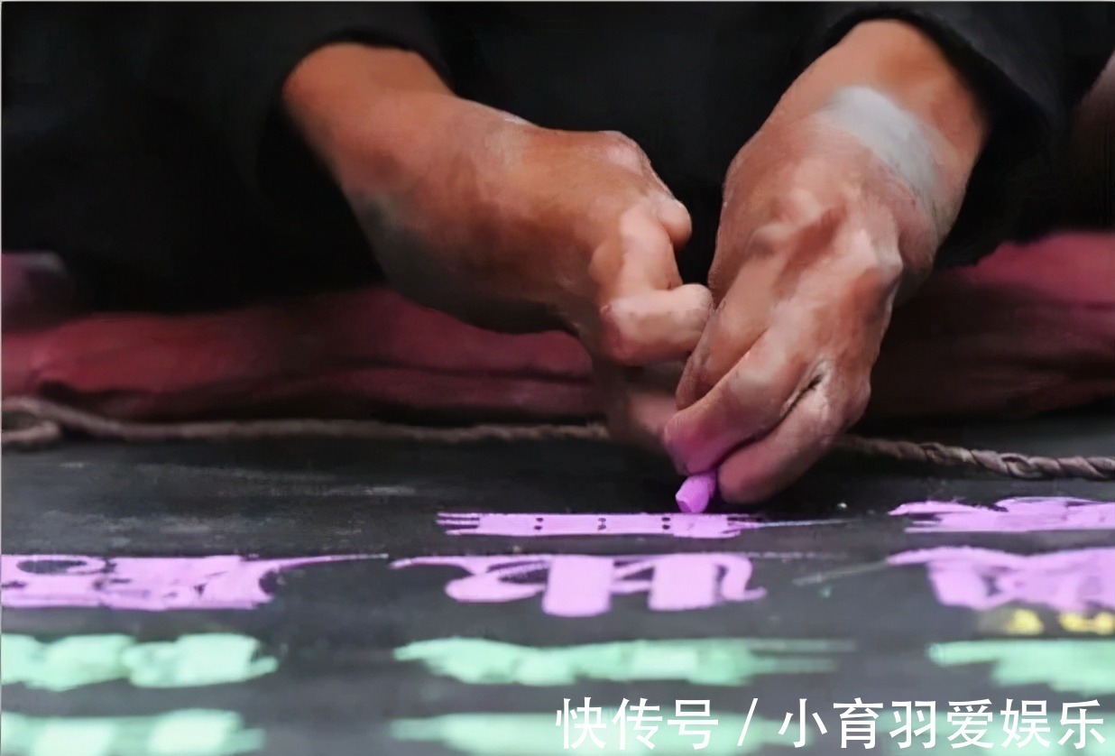 腰间盘突出&街头乞丐苦练10年粉笔字,方正字库上门求购,从此改变人生命运