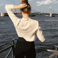 |搞笑GIF:本以为是郎才女貌 怎料想是狼心狗肺