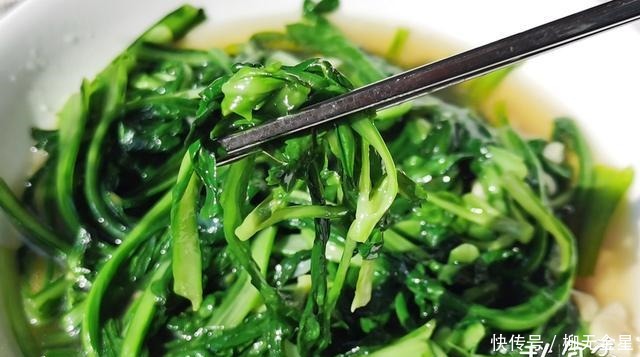 香芹炒香干|用吃1盒快餐的钱,自己在家里做了3道菜,有荤有素,好吃还下饭