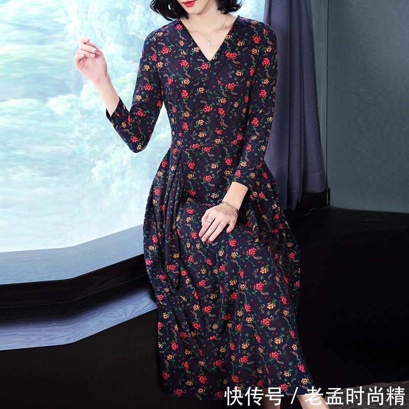版型 别以为女人年纪大了就不能穿碎花裙,看看下面这些,一个比一个有气质