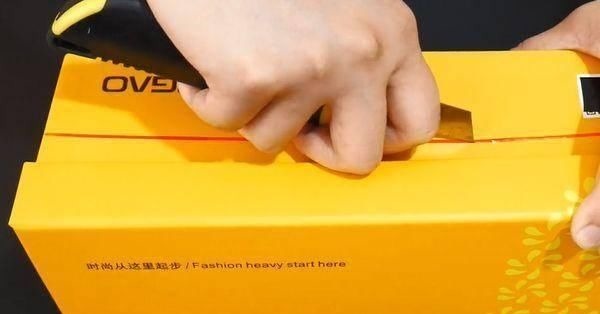 空鞋盒我从来不扔,用刀割一圈,放衣柜太实用了,做5个都不嫌多