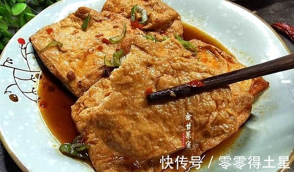 这道菜可香了,食材放锅里一煮一泡,大块吃着过瘾,鲜美爆汁!