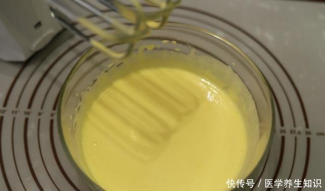 虎皮|8块钱一个的虎皮蛋糕卷,3分钟就能学会,轻松在家做,吃到够!