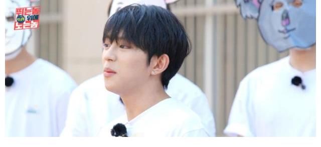 《RM向前沖》復(fù)刻經(jīng)典撕名牌陷爭議，引多家偶團(tuán)粉絲為偶像鳴不平