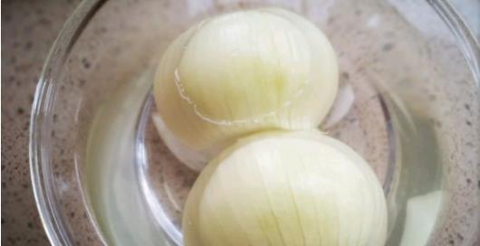 洋葱炒蛋如何做才好吃,先下洋葱还是先下蛋?诀窍全在里面!