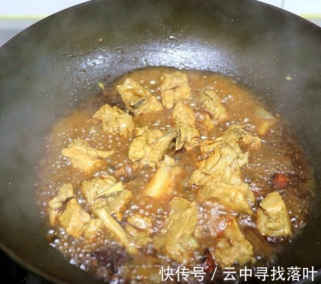 风味啤酒炖排骨,软烂脱骨,味道鲜美!风味啤酒炖排骨,软烂脱骨,味道鲜美!