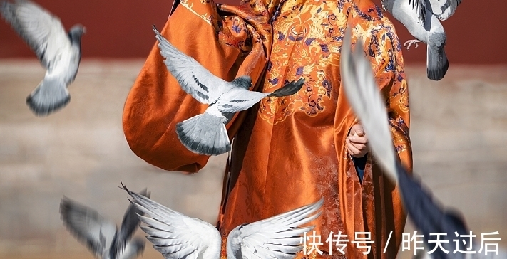 春节#汉服象征着中国的春节庆典