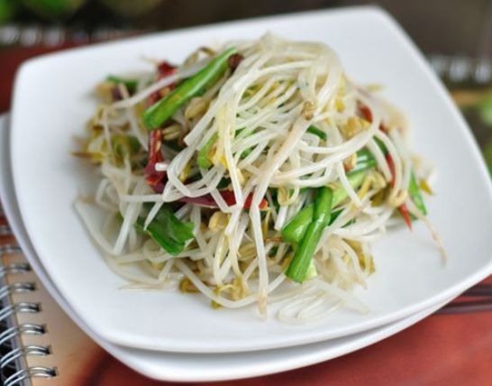 炒豆芽，不要直接下锅炒！少做这2步，豆芽出水不脆爽，还发黑