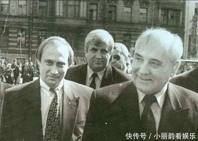 提包|普京年轻时给领导提包的老照片,第四张估计你看不出他到底在干啥
