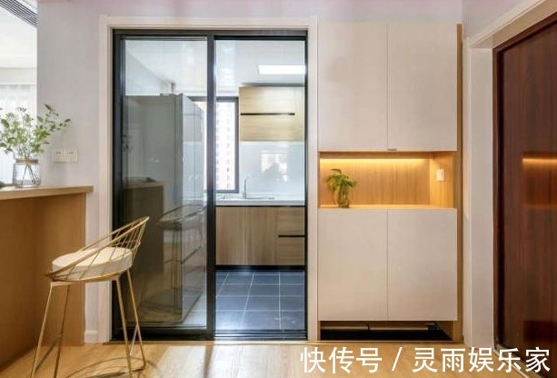 水泥板|进屋就是餐厅无玄关,这么设计,收纳美观两不误!