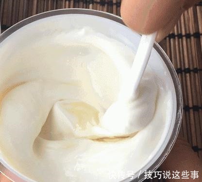 酸奶盒上竟然还有一个小机关,难怪以前喝不干净!