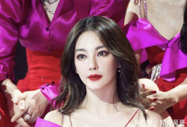 采访14个决赛姐姐后，才发现《乘风破浪的姐姐》原来没那么简单