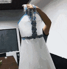 |搞笑GIF趣图: 每当想起别人的女友穿上这身衣服,我就内心止不住的颤抖