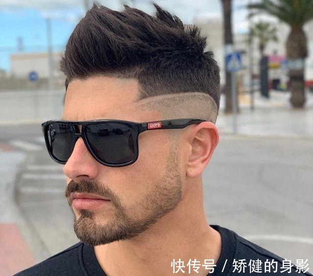 三面 男人过了35岁,别乱剪发型,今夏试试这三款,帅气更显精神!