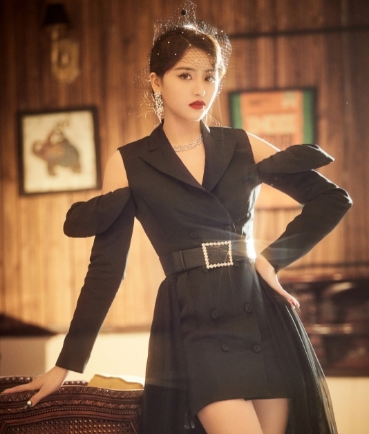 网纱|金子涵复古造型惊艳,热搜猛涨粉丝赞不绝口,网友却直呼认不出