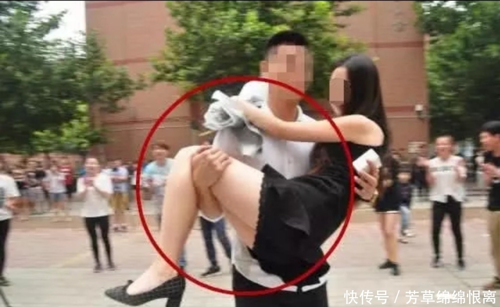 玛莎拉蒂|大学拜金女，被土豪新生求爱抱进豪车无反抗，群众狂撒狗粮