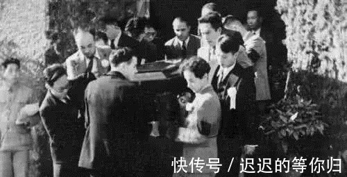宋庆龄@看看鲁迅出殡时谁负责抬棺,就会明白,鲁迅当时的地位有多高!
