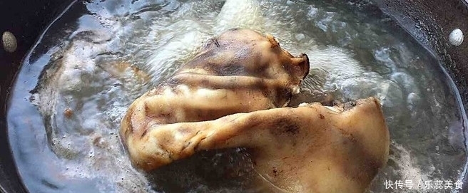  继猪蹄后，又一中国下酒菜在国外火了，老外：看着很脏，吃着贼香