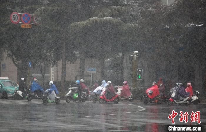 首场|虎年首场大雪如期而至 古城扬州银装素裹