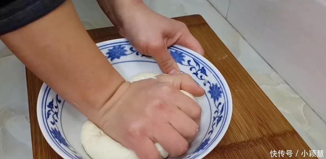 一滴水|1斤韭菜, 2个鸡蛋, 不用一滴水, 比韭菜盒子都好吃, 放凉都不会硬