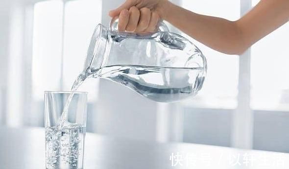 男性|男性若有4个坏习惯，最容易被前列腺炎症“瞄准”！别忽视了！