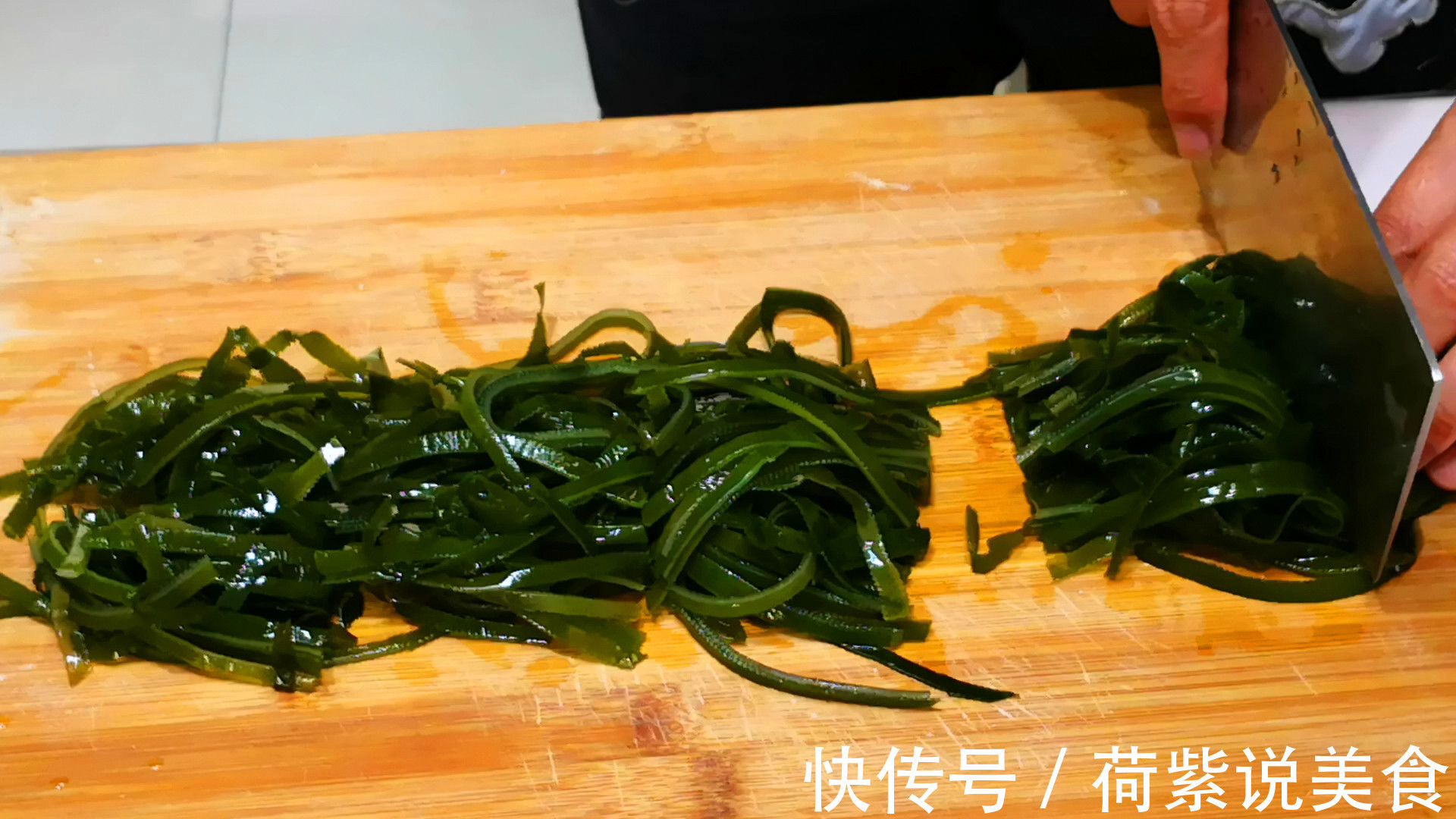 大碗宽面懒人做法，不用和面不用擀面，8分钟就上桌，比买的还香