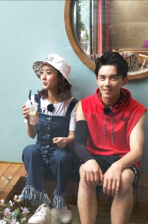 综艺|赵丽颖离婚后综艺首秀,从甜妹变成甜姐,何炅吴磊暖心哄姐