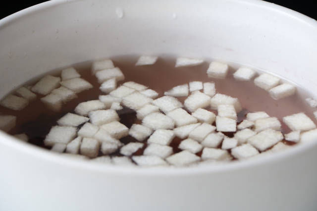 隔三差五|冬天,早餐就馋这粥,隔三差五喝一碗,润肺滋补五脏,女人喝最好