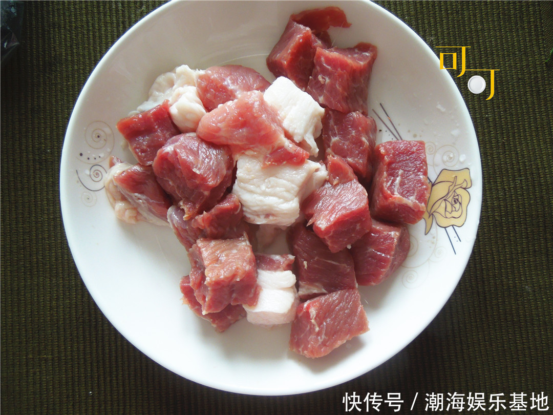 包饺子|出门前给老公准备的三鲜馅饺子,煮着吃煎着吃都可以,太方便