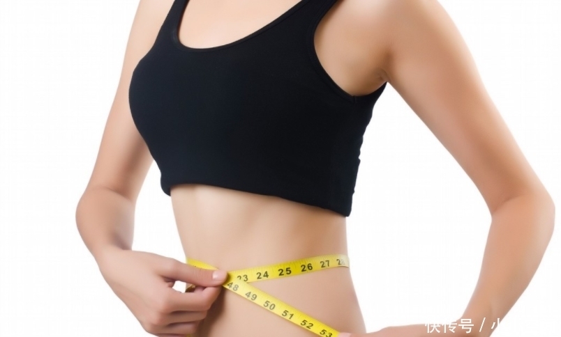 女人|女人睡前经常“两腿一分”,3个变化或许会悄悄来临,不妨一试