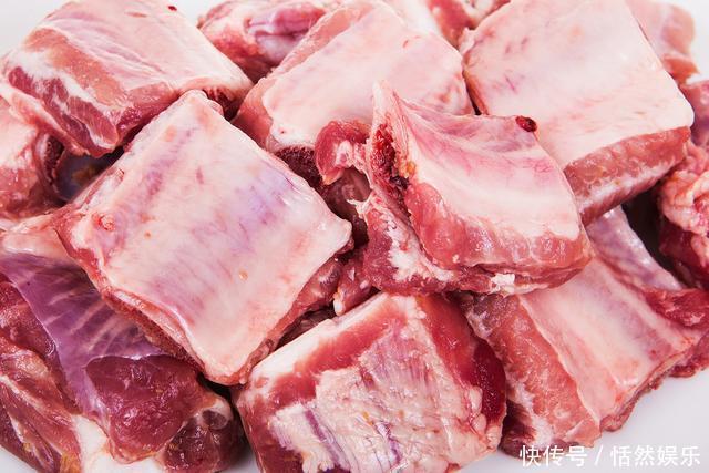 炖排骨,有人焯水,有人直接炖,都不对,大厨教你正确做法