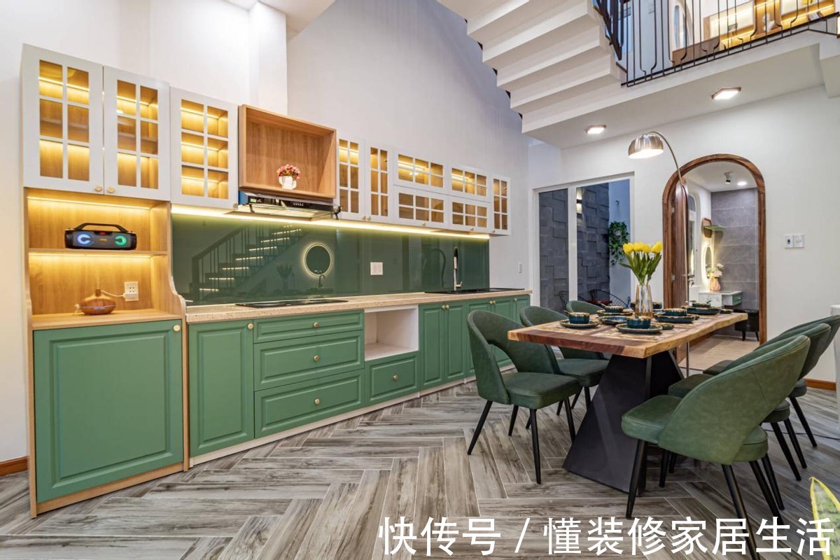 别墅|220㎡两层别墅,上有露台花园下有入户庭院,无复杂装修无比惬意