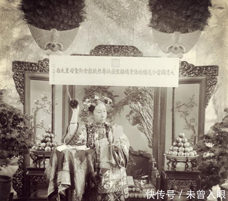 带金|美国档案馆的慈禧老照片慈禧带金手指甲,与李莲英合影!