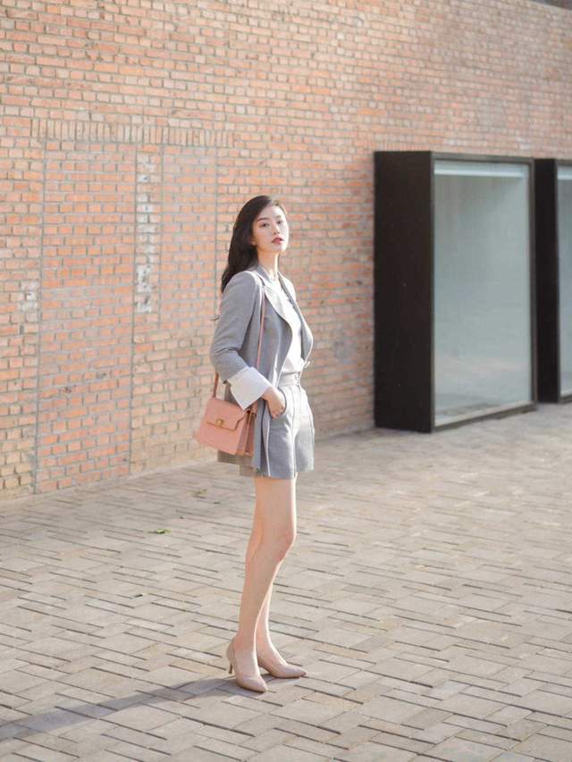 时尚博主|初秋的早期穿搭分享,这几款好看又实用,简约又时尚的气质搭配
