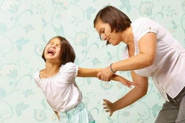 家暴|“新型家暴”正在蔓延，家长正在对孩子“施暴”，自己却浑然不知