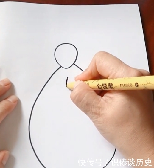 美术生作画神脑洞,开始像大白,接着是瓢虫,看到成画懵圈了